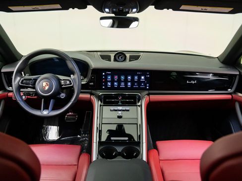 Used 2024 Porsche Panamera 4 image 10