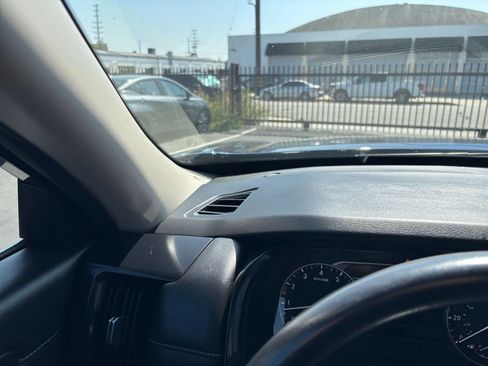 Used 2025 Nissan Pathfinder SV AWD/4WD image 32