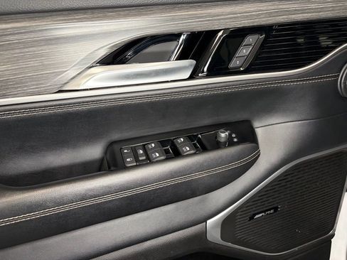 Used 2024 Jeep Wagoneer L Series II w/ Flexible Seating Group image 17