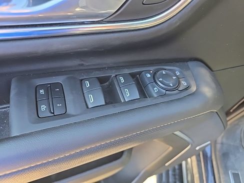 Used 2024 GMC Yukon XL AT4 w/ AT4 Premium Plus Package AWD/4WD image 11