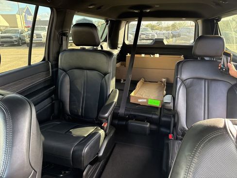 Used 2024 Jeep Wagoneer L Series II w/ Flexible Seating Group image 17