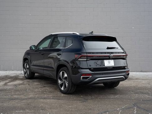 New 2026 Volkswagen Taos SE image 4