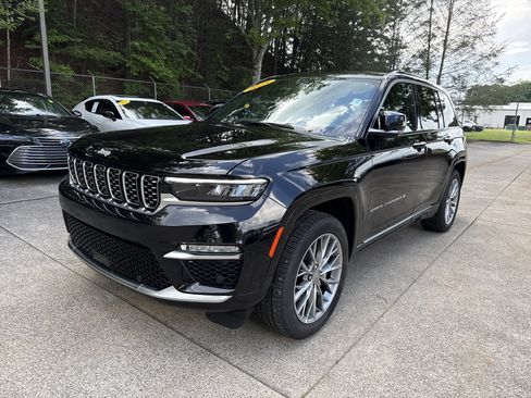 Used 2025 Jeep Grand Cherokee Summit AWD/4WD image 3