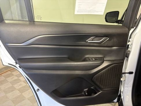 Used 2023 Jeep Grand Cherokee L Laredo AWD/4WD image 19