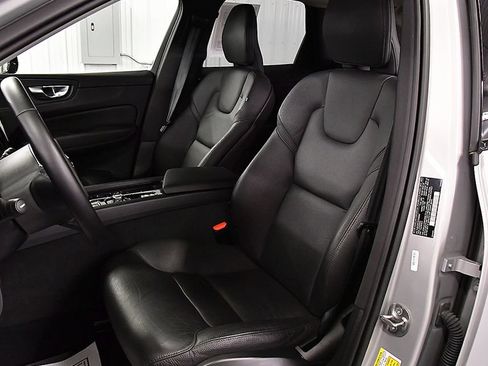 Used 2025 Volvo XC60 B5 Plus AWD/4WD image 20