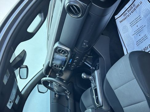 Used 2023 Toyota Tacoma TRD Sport image 18