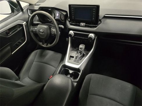 Used 2019 Toyota RAV4 LE image 19
