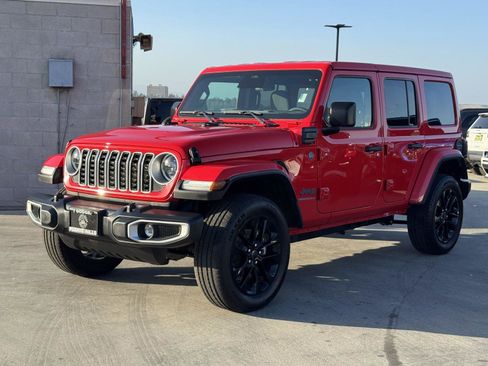 Certified 2025 Jeep Wrangler Unlimited Sahara w/ Safety Group AWD/4WD image 3
