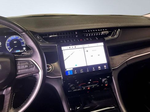 Used 2022 Jeep Grand Cherokee L Limited image 9