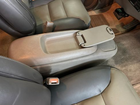 Used 2000 Chevrolet Tahoe Z71 w/ Comfort & Security Pkg image 31