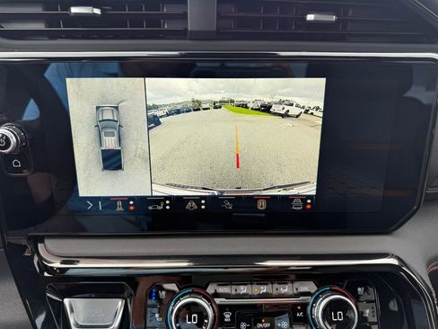 Used 2025 GMC Sierra 1500 AT4 w/ AT4 Premium Package AWD/4WD image 13