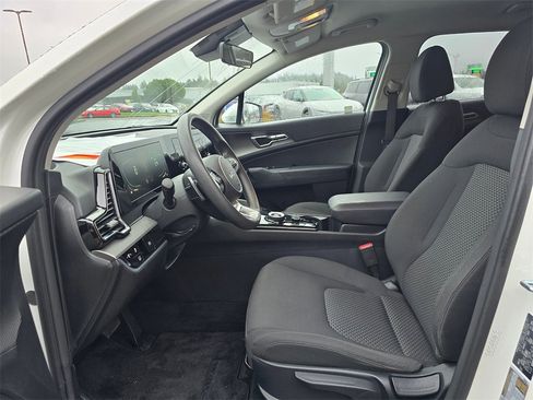 Used 2023 Kia Sportage LX image 8