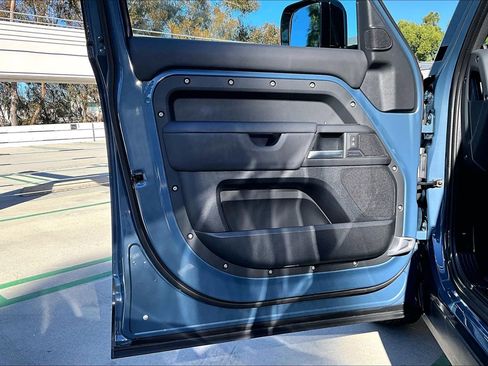 Used 2025 Land Rover Defender 110 S image 27