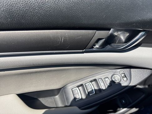 Used 2019 Honda Accord LX image 12