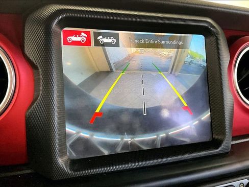 Used 2022 Jeep Wrangler Unlimited Rubicon w/ LED Lighting Group AWD/4WD image 13