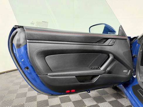 Used 2023 Porsche 911 Cabriolet image 36
