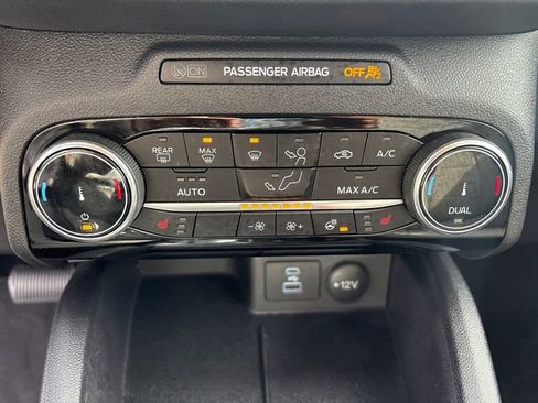 Used 2022 Ford Escape SE w/ SE Sport Appearance Package AWD/4WD image 24