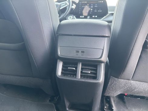 Used 2025 Chevrolet Equinox LT image 19