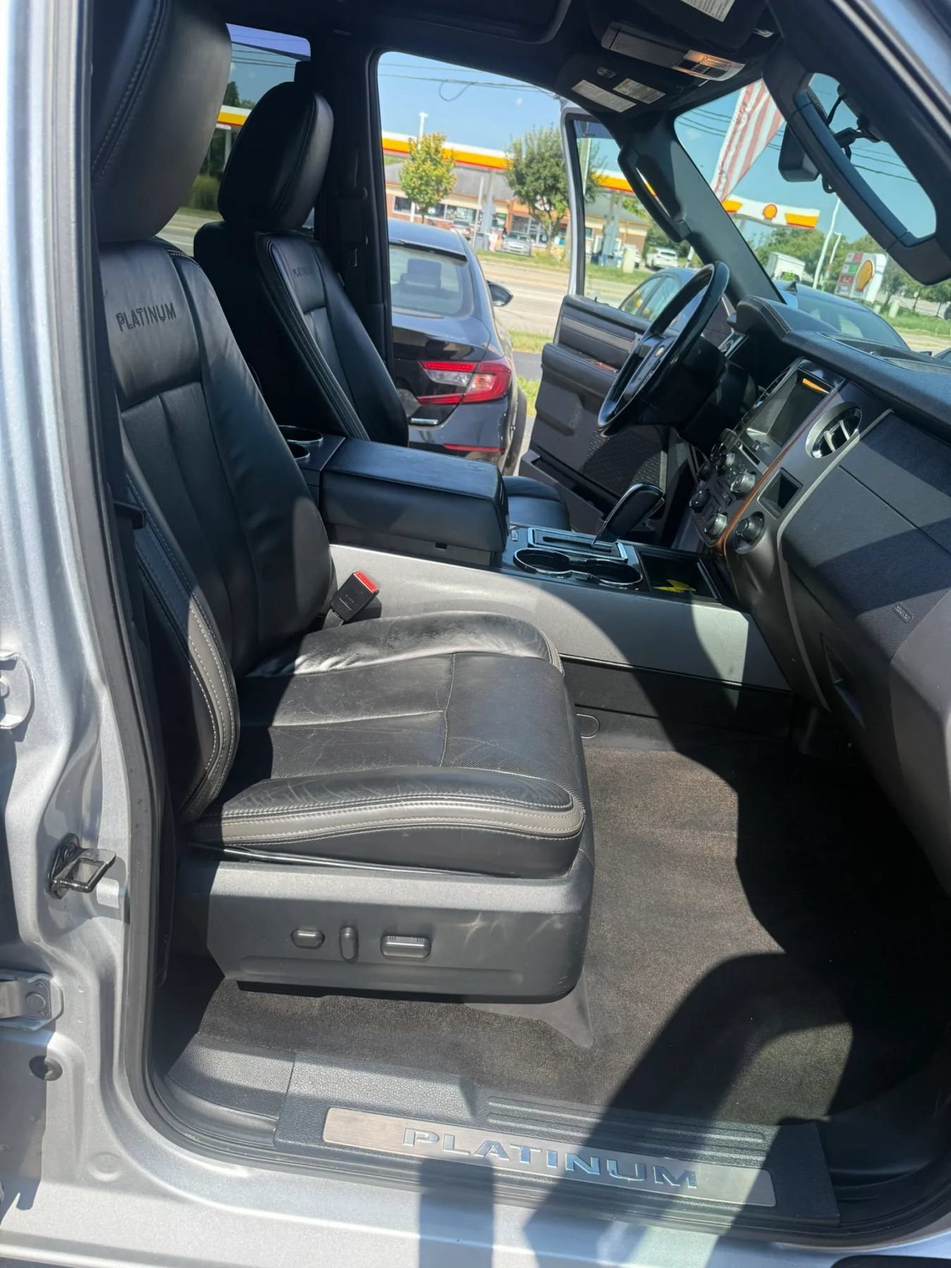 Used 2016 Ford Expedition Platinum AWD/4WD image 23