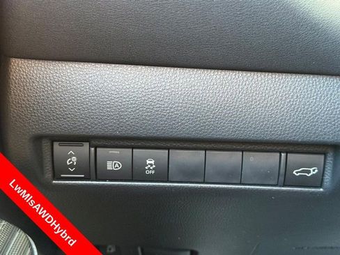 Used 2024 Toyota Venza XLE AWD/4WD image 29