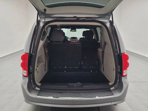 Used 2019 Dodge Grand Caravan SXT image 29