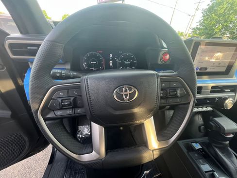 Used 2025 Toyota Tacoma TRD Off-Road AWD/4WD image 25