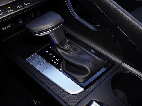 Used 2025 Hyundai Elantra SE image 17