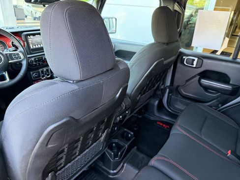 Used 2018 Jeep Wrangler Unlimited Rubicon AWD/4WD image 15