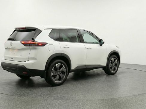 Used 2025 Nissan Rogue SV FWD image 9