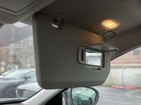 Used 2022 Nissan Rogue SV image 33