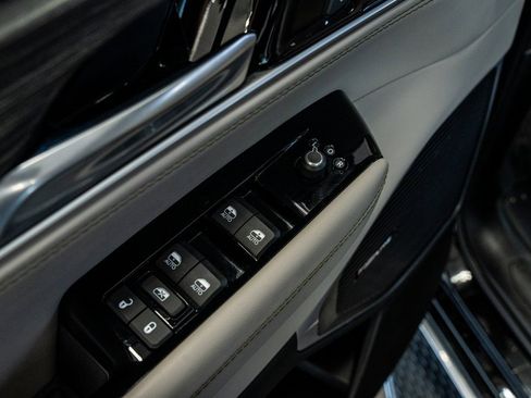 Used 2023 Jeep Wagoneer Series III w/ Preferred Equipment Group image 34