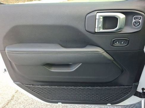 Used 2023 Jeep Wrangler Sahara image 12