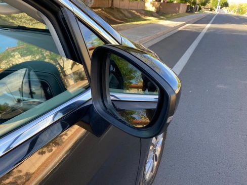 Used 2023 Chrysler Pacifica Touring-L image 20