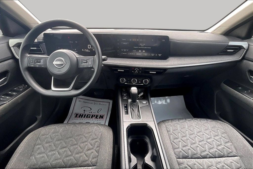 Used 2025 Nissan Kicks SV w/ SV Premium Package FWD image 16
