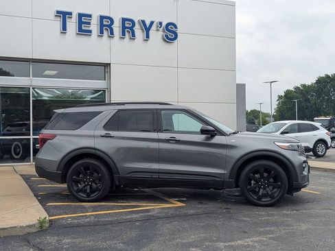 Used 2024 Ford Explorer ST-Line w/ Class IV Trailer Tow Package AWD/4WD image 2