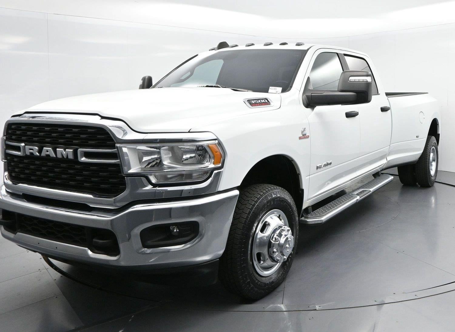 Used 2024 RAM 3500 Big Horn AWD/4WD image 3