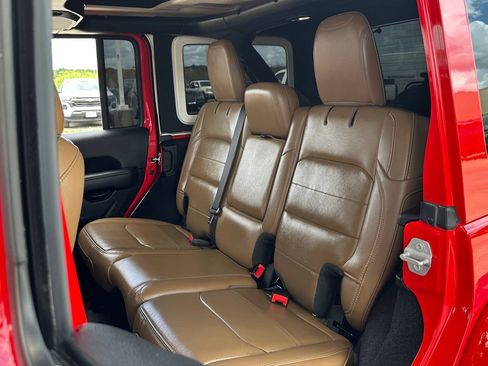 Used 2022 Jeep Wrangler Unlimited Sahara w/ LED Lighting Group AWD/4WD image 28