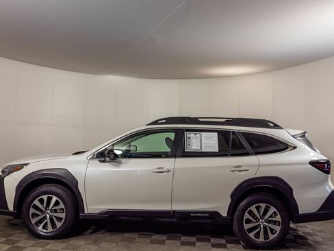 Used 2024 Subaru Outback Premium AWD/4WD image 18