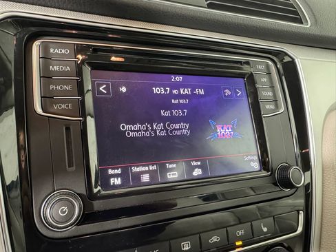Used 2019 Volkswagen Passat 2.0T Wolfsburg w/ Wheels & Sunroof Package FWD image 15