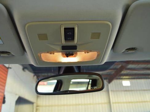 Used 2013 Land Rover LR2 HSE image 28