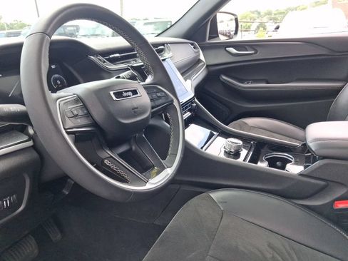 Certified 2023 Jeep Grand Cherokee Altitude AWD/4WD image 18