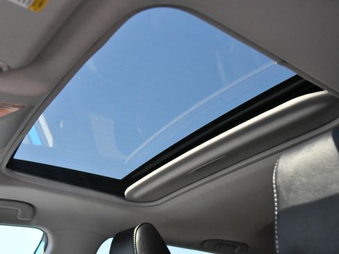 Used 2020 Toyota RAV4 XLE Premium FWD image 33