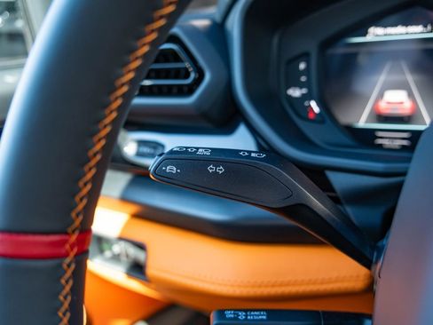 New 2026 Lamborghini Urus SE image 13