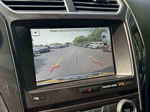 Certified 2018 Ford Explorer XLT w/ Equipment Group 202A AWD/4WD image 22