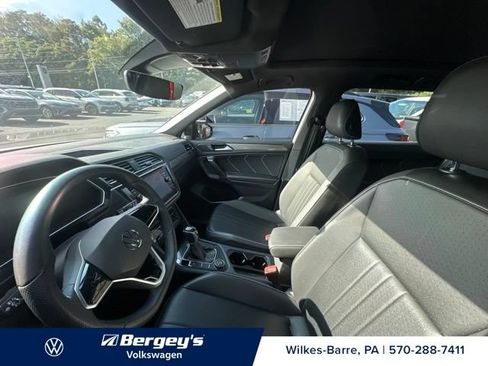 Certified 2022 Volkswagen Tiguan SE R-Line AWD/4WD image 8