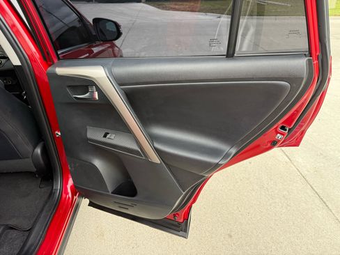 Used 2014 Toyota RAV4 Limited image 19