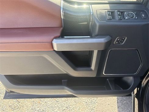 Used 2022 Ford F250 Platinum w/ FX4 Off-Road Package image 13