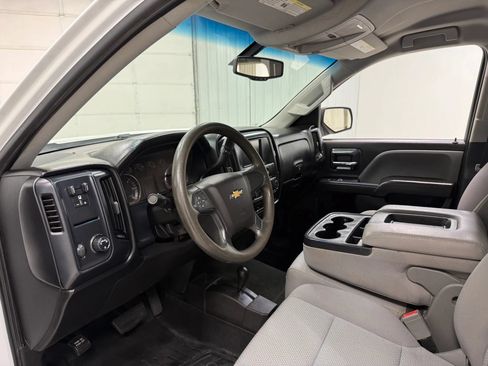 Used 2018 Chevrolet Silverado 1500 Custom w/ Custom Value Package AWD/4WD image 12