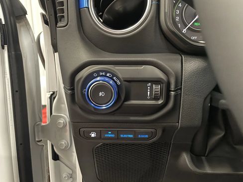 Used 2024 Jeep Wrangler High Altitude AWD/4WD image 28