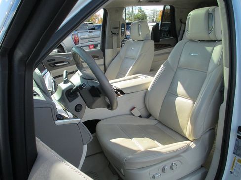 Used 2023 Cadillac Escalade Sport Platinum image 21